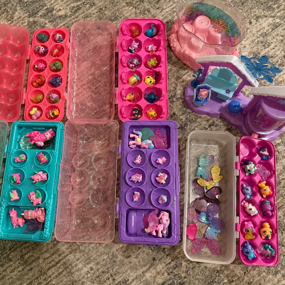 Hatchimals Lot + accessories - over 50 pieces